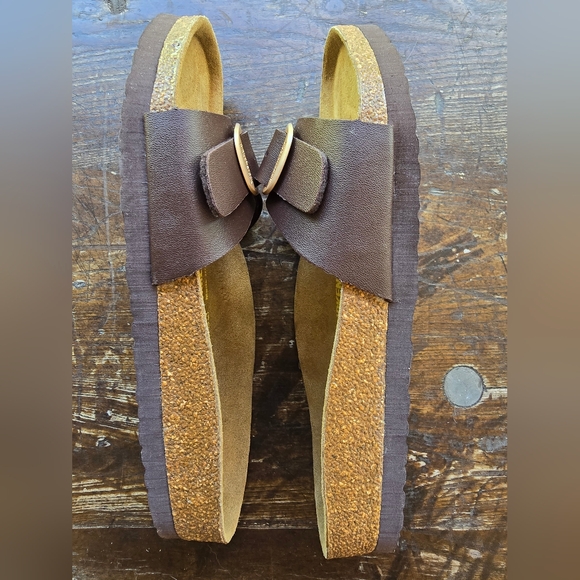 NWOT Birkenstock Madrid Brown Leather Gold Buckle EU Size 40/US 9 - Picture 3 of 4
